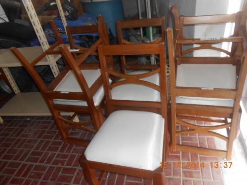 vendo 10 sillas de madera de color nogal ver  - Imagen 1
