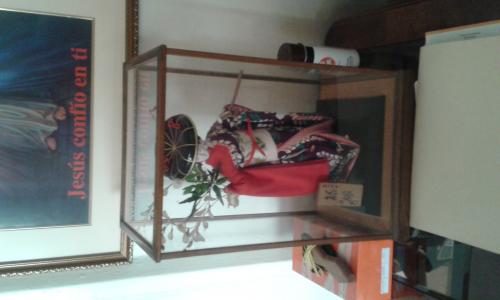 Adorno de geisha japonesa con caja de vidrio - Imagen 2