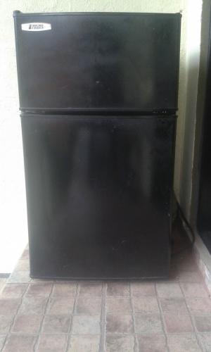 Vendo Refreigeradora pequeña dos puertas con - Imagen 2