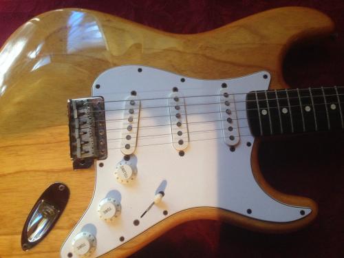 Vendo Guitarra Fender Stratocaster Deluxe Ser - Imagen 1