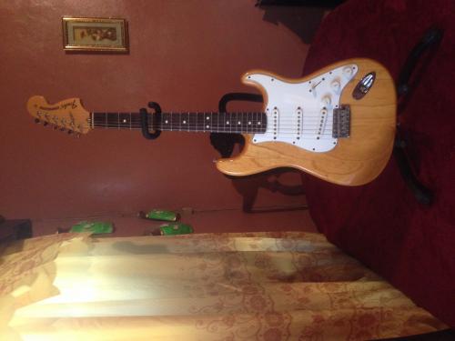Vendo Guitarra Fender Stratocaster Deluxe Ser - Imagen 3