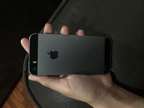 Vendo Iphone 5s color negro de 16 gb nítido  - Imagen 2