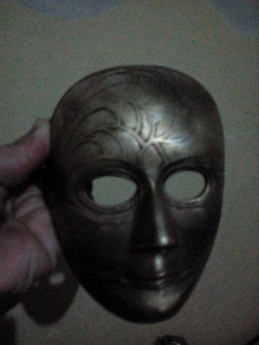 Mascara de cobre antigua - Imagen 1