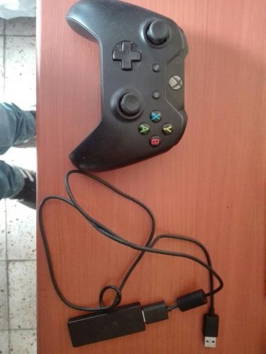 Vendo control Xbox one  con adaptador cable  - Imagen 1