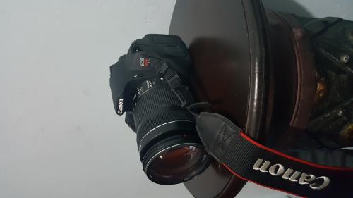 Cmara Canon T5i en buen estado con su carga - Imagen 1