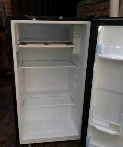 vendo refrigeradora tipo  minibar avanti 33  - Imagen 1