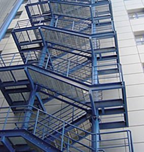 fabricacion de escaleras metalicas  somos fab - Imagen 1
