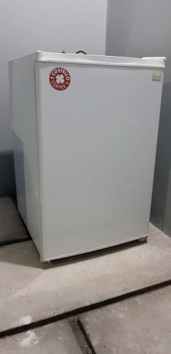 Refrigeradora Avanti mediana en excelente es - Imagen 2