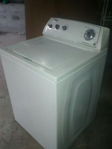 Vendo lavadora whirlpool capacidad 37 libras  - Imagen 2