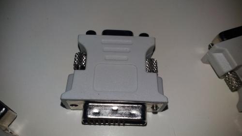 Vendo Conectores VGIi  a  VGA  con tornillo - Imagen 2