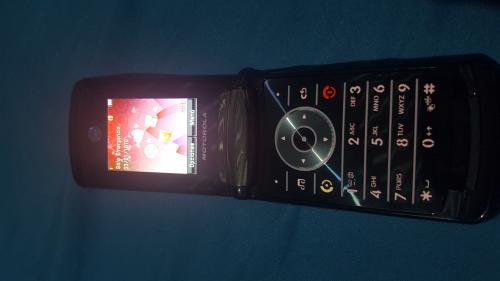 Vendo Motorola V8 9/10 teléfono y cargador - Imagen 3