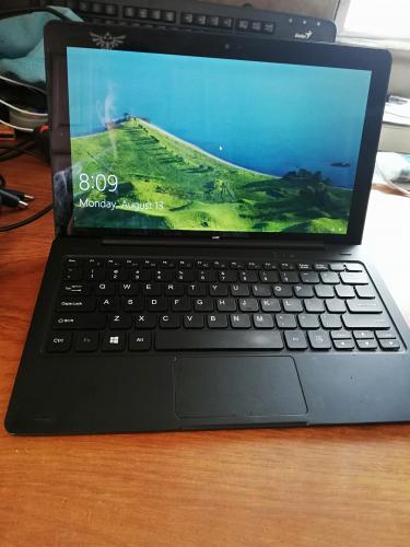 Laptop tablet Windows 10 insignia  super bon - Imagen 1