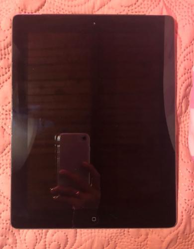 Vendo iPad 4th Generation (Sola) 16gb / Panta - Imagen 1