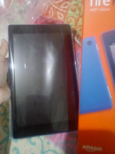 vendo tablet nueva Amazon fire color negro y  - Imagen 1
