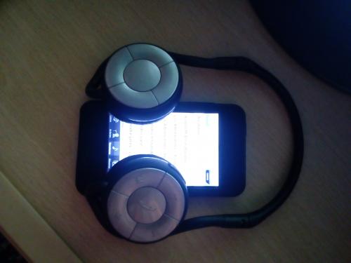 Vendo iPod touch de 32gb semi nuevo con audí - Imagen 1