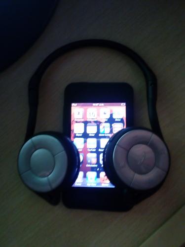 Vendo iPod touch de 32gb semi nuevo con audí - Imagen 2