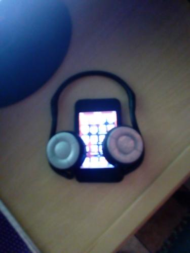Vendo iPod touch de 32gb semi nuevo con audí - Imagen 3