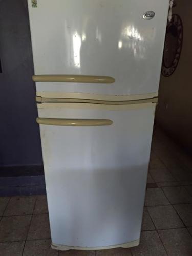 vendo dos refrigeradoras una grande y una peq - Imagen 1