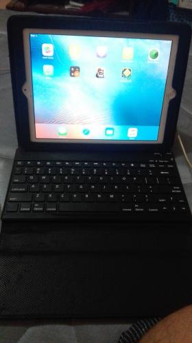 Se vende iPad 2 de 16 gb confunda y teclado i - Imagen 1