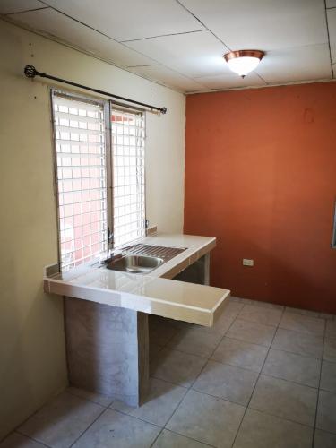 Se renta apartamento en Guadalupe * cerca de  - Imagen 1