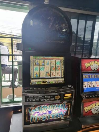 Maquinas Americanas de casino 4 poker y 2 de  - Imagen 1